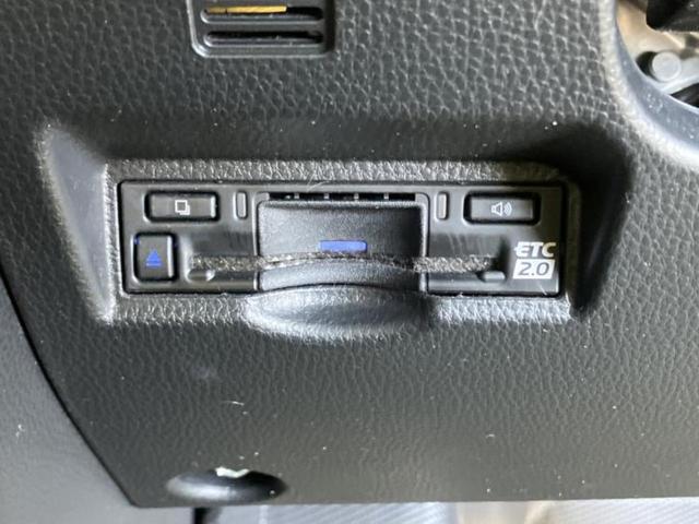 ノア ハイブリッドＳ－Ｚ　エアロ／保証書／純正　１０インチ　ＳＤナビ／フリップダウンモニター　純正　１３．２インチ／衝突安全装置／両側電動スライドドア／シートヒーター／パノラミックビューモニター／車線逸脱防止支援システム（28枚目）