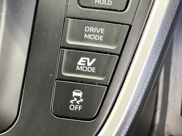 ノア ハイブリッドＳ－Ｚ　エアロ／保証書／純正　１０インチ　ＳＤナビ／フリップダウンモニター　純正　１３．２インチ／衝突安全装置／両側電動スライドドア／シートヒーター／パノラミックビューモニター／車線逸脱防止支援システム（32枚目）