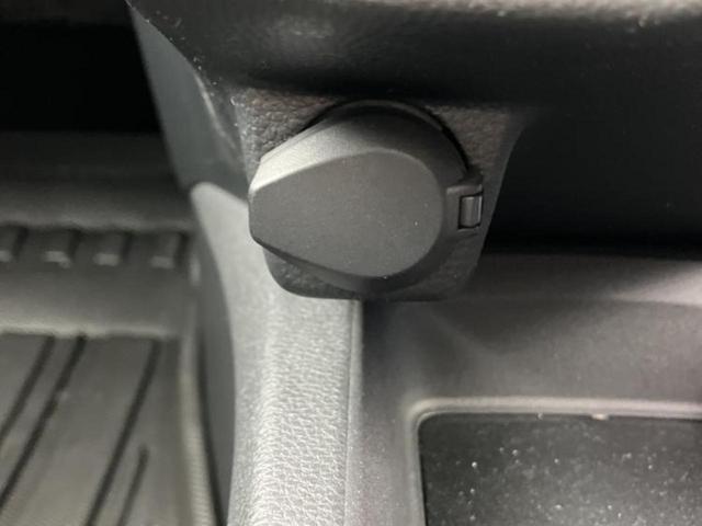 ノア ハイブリッドＳ－Ｚ　エアロ／保証書／純正　１０インチ　ＳＤナビ／フリップダウンモニター　純正　１３．２インチ／衝突安全装置／両側電動スライドドア／シートヒーター／パノラミックビューモニター／車線逸脱防止支援システム（43枚目）