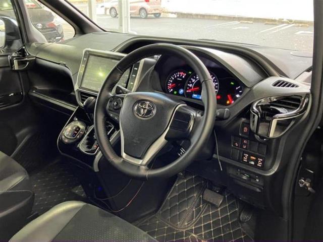 ヴォクシー ＺＳキラメキ３　新品タイヤ／エアロ／保証書／純正　１０インチ　ＳＤナビ／衝突安全装置／両側電動スライドドア／車線逸脱防止支援システム／シート　ハーフレザー／ＥＴＣ／ＥＢＤ付ＡＢＳ／横滑り防止装置／アイドリングストップ（5枚目）