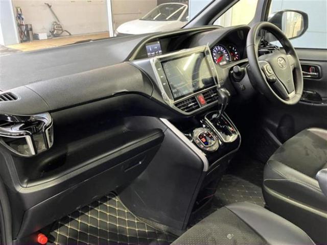 ヴォクシー ＺＳキラメキ３　新品タイヤ／エアロ／保証書／純正　１０インチ　ＳＤナビ／衝突安全装置／両側電動スライドドア／車線逸脱防止支援システム／シート　ハーフレザー／ＥＴＣ／ＥＢＤ付ＡＢＳ／横滑り防止装置／アイドリングストップ（6枚目）