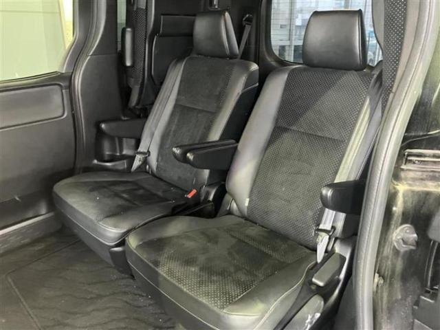 ヴォクシー ＺＳキラメキ３　新品タイヤ／エアロ／保証書／純正　１０インチ　ＳＤナビ／衝突安全装置／両側電動スライドドア／車線逸脱防止支援システム／シート　ハーフレザー／ＥＴＣ／ＥＢＤ付ＡＢＳ／横滑り防止装置／アイドリングストップ（7枚目）