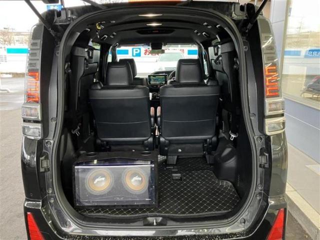 ヴォクシー ＺＳキラメキ３　新品タイヤ／エアロ／保証書／純正　１０インチ　ＳＤナビ／衝突安全装置／両側電動スライドドア／車線逸脱防止支援システム／シート　ハーフレザー／ＥＴＣ／ＥＢＤ付ＡＢＳ／横滑り防止装置／アイドリングストップ（8枚目）