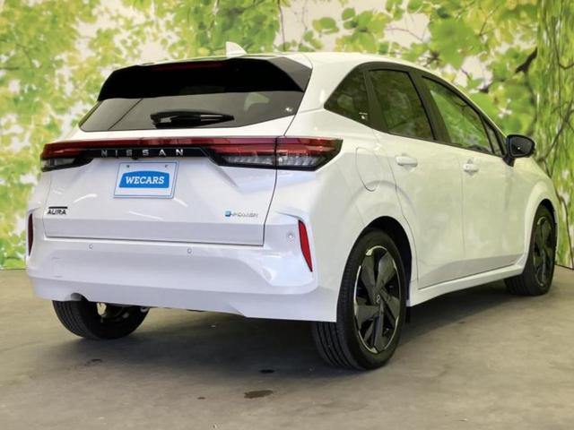 オーラ Ｇレザーエディション　純正　９インチ　メモリーナビ／インテリジェントルームミラー／エマージェンシーブレーキ／アラウンドビューモニター／車線逸脱防止支援システム／シート　フルレザー／ヘッドランプ　ＬＥＤ　革シート　ＥＴＣ（3枚目）