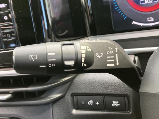 オーラ Ｇレザーエディション　純正　９インチ　メモリーナビ／インテリジェントルームミラー／エマージェンシーブレーキ／アラウンドビューモニター／車線逸脱防止支援システム／シート　フルレザー／ヘッドランプ　ＬＥＤ　革シート　ＥＴＣ（17枚目）