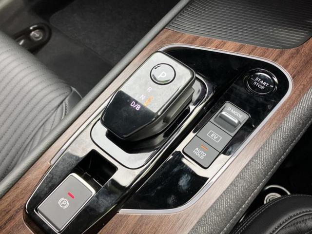 オーラ Ｇレザーエディション　純正　９インチ　メモリーナビ／インテリジェントルームミラー／エマージェンシーブレーキ／アラウンドビューモニター／車線逸脱防止支援システム／シート　フルレザー／ヘッドランプ　ＬＥＤ　革シート　ＥＴＣ（18枚目）