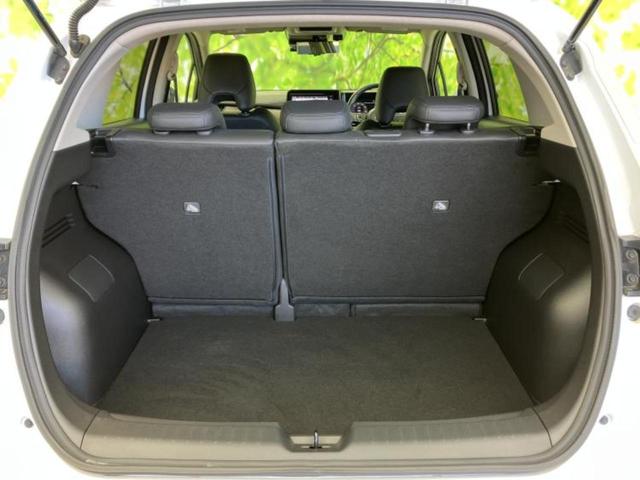 オーラ Ｇレザーエディション　純正　９インチ　メモリーナビ／インテリジェントルームミラー／エマージェンシーブレーキ／アラウンドビューモニター／車線逸脱防止支援システム／シート　フルレザー／ヘッドランプ　ＬＥＤ　革シート　ＥＴＣ（19枚目）