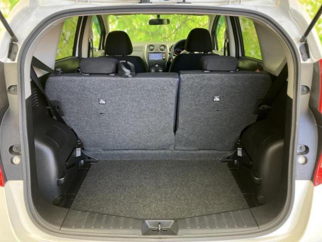 ノート Ｘ　新品タイヤ／純正　ＳＤナビ／ＥＴＣ／ＥＢＤ付ＡＢＳ／アイドリングストップ／ワンセグＴＶ／ＤＶＤ／エアバッグ　運転席／エアバッグ　助手席／パワーウインドウ／エンジンスタートボタン／キーレスエントリー（19枚目）