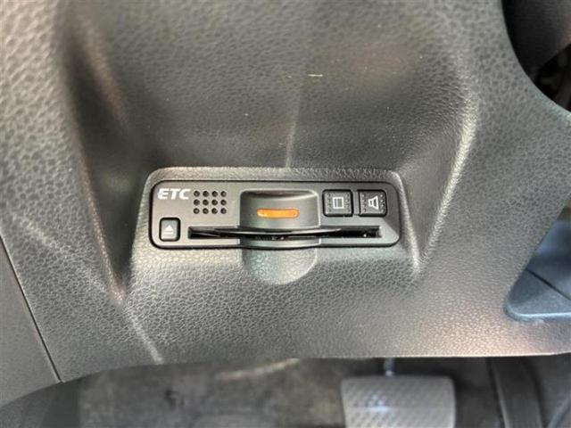 フィット １３Ｇ・１０ｔｈアニバーサリー　純正　ＳＤナビ／ドライブレコーダー　社外／ヘッドランプ　ＨＩＤ／ＥＴＣ／ＥＢＤ付ＡＢＳ／バックモニター／エアバッグ　運転席／エアバッグ　助手席／パワーウインドウ／キーレスエントリー　バックカメラ（12枚目）