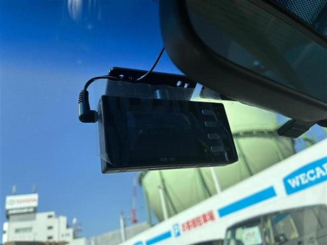 フィット １３Ｇ・１０ｔｈアニバーサリー　純正　ＳＤナビ／ドライブレコーダー　社外／ヘッドランプ　ＨＩＤ／ＥＴＣ／ＥＢＤ付ＡＢＳ／バックモニター／エアバッグ　運転席／エアバッグ　助手席／パワーウインドウ／キーレスエントリー　バックカメラ（17枚目）