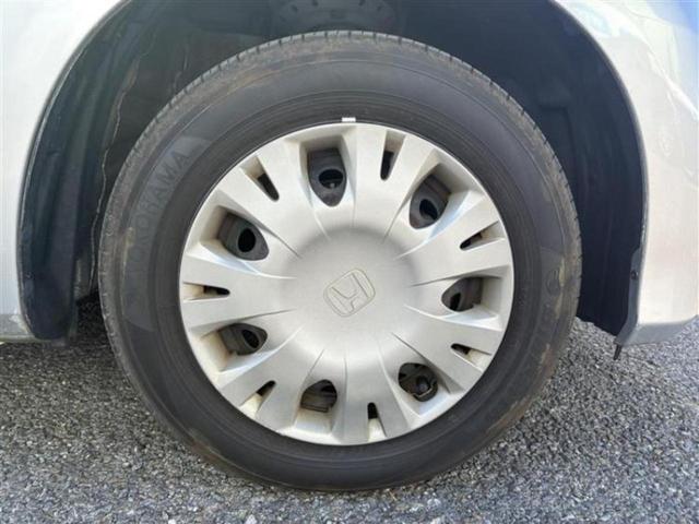 フィット １３Ｇ・１０ｔｈアニバーサリー　純正　ＳＤナビ／ドライブレコーダー　社外／ヘッドランプ　ＨＩＤ／ＥＴＣ／ＥＢＤ付ＡＢＳ／バックモニター／エアバッグ　運転席／エアバッグ　助手席／パワーウインドウ／キーレスエントリー　バックカメラ（18枚目）