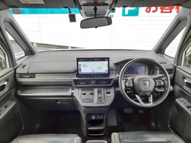 ステップワゴン ｅＨＥＶスパーダ　新品タイヤ／保証書／純正　１１インチ　ＳＤナビ／フリップダウンモニター　純正　１５．６インチ／ホンダセンシング／両側電動スライドドア／シートヒーター　前席／マルチビューカメラシステム　後席モニター（4枚目）