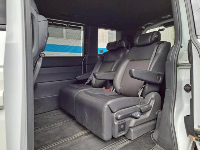 ステップワゴン ｅＨＥＶスパーダ　新品タイヤ／保証書／純正　１１インチ　ＳＤナビ／フリップダウンモニター　純正　１５．６インチ／ホンダセンシング／両側電動スライドドア／シートヒーター　前席／マルチビューカメラシステム　後席モニター（7枚目）