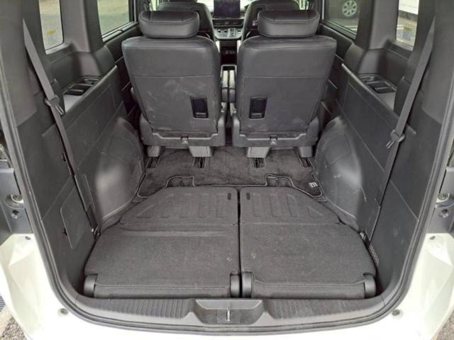 ステップワゴン ｅＨＥＶスパーダ　新品タイヤ／保証書／純正　１１インチ　ＳＤナビ／フリップダウンモニター　純正　１５．６インチ／ホンダセンシング／両側電動スライドドア／シートヒーター　前席／マルチビューカメラシステム　後席モニター（8枚目）