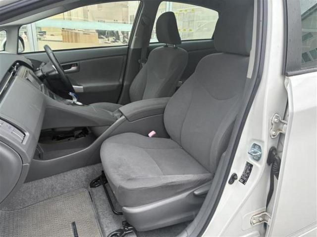 プリウス Ｓ　純正　ナビ／ドライブレコーダー　前後／Ｂｌｕｅｔｏｏｔｈ接続／ＥＴＣ／ＥＢＤ付ＡＢＳ／横滑り防止装置／バックモニター／ワンセグＴＶ／エアバッグ　運転席／エアバッグ　助手席／エアバッグ　サイド　ドラレコ（6枚目）