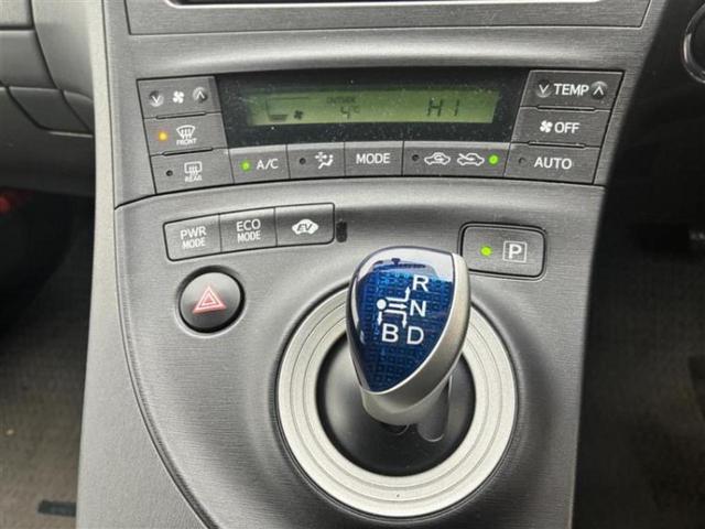 プリウス Ｓ　純正　ナビ／ドライブレコーダー　前後／Ｂｌｕｅｔｏｏｔｈ接続／ＥＴＣ／ＥＢＤ付ＡＢＳ／横滑り防止装置／バックモニター／ワンセグＴＶ／エアバッグ　運転席／エアバッグ　助手席／エアバッグ　サイド　ドラレコ（12枚目）