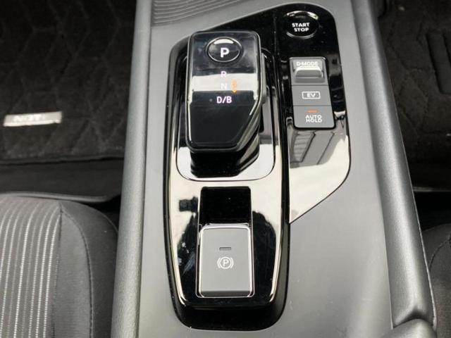 ノート Ｘ　保証書／純正　９インチ　メモリーナビ／インテリジェントルームミラー／エマージェンシーブレーキ／アラウンドビューモニター／車線逸脱防止支援システム／ドライブレコーダー　純正／ヘッドランプ　ＬＥＤ（17枚目）