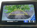 後方の様子を画面で確認でき、駐車時の周囲確認をサポートします。ガイド表示も目安にしながら車両後方を把握できるため、駐車場での切り返しやバック時に役立つ装備です。