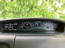速度や燃料残量など、運転に必要な情報を前方のメーター内で確認できます。表示がまとまっていて視線の移動を抑えやすく、走行中も必要な情報を把握しやすい配置です。