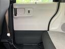 車内に明るさを添えるパネルと、落ち着いた色合いの組み合わせが魅力です。座席まわりにもなじみ、同乗者が心地よく過ごせる印象です。◆画像認識AIによる推定であり実際と異なる場合があります。