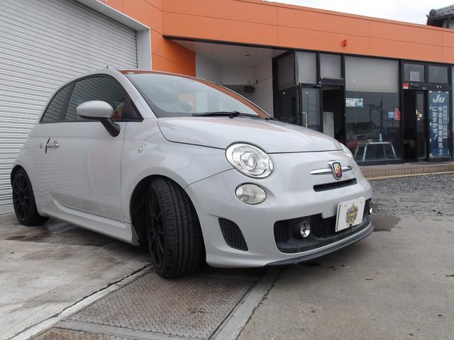 アバルト500 ベースグレード 5速マニュアル レコードモンツア4本出しマフラー パルティーレ17インチアルミ(5枚目)