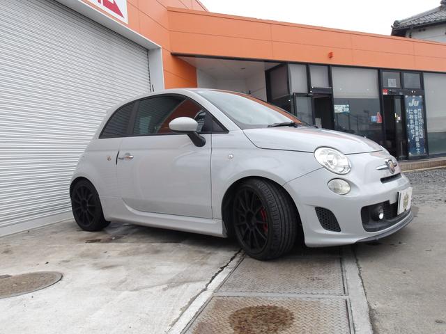 アバルト500 ベースグレード 5速マニュアル レコードモンツア4本出しマフラー パルティーレ17インチアルミ(6枚目)