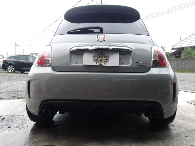 アバルト500 ベースグレード 5速マニュアル レコードモンツア4本出しマフラー パルティーレ17インチアルミ(8枚目)