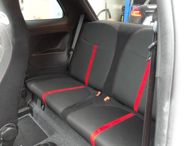 アバルト500 ベースグレード 5速マニュアル レコードモンツア4本出しマフラー パルティーレ17インチアルミ(14枚目)