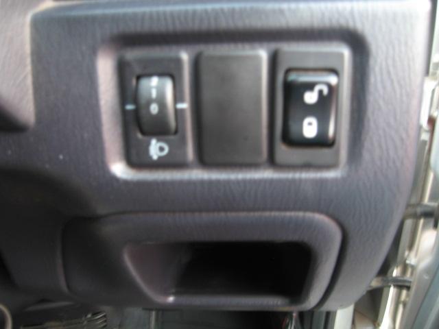 サンバーバン ディアス AT/AC/PS/Wエアバッグ/フロントパワーウィンドウ/ETC/ライトレベライザー/キーレス/オーバーヘッドコンソール/純正ゴムマット/ハイルーフ/電動ミラー(22枚目)