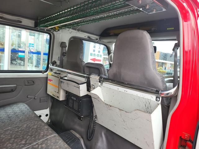 　消防車　オートマ　ＰＴＯ　ポンプ　６人乗り　デイーゼル　車両総重量５６８０ｋｇ　全長５７４ｃｍ(6枚目)