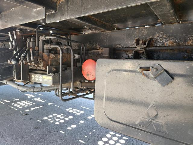 キャンター 超ロング全低床　ハイジャッキ　ローダー　荷台スライド式　ウインチ　積載量２７００ｋｇ　ＥＴＣ　荷台長さ６７０ｃｍ　幅２０７ｃｍ　ＮＯＸＰＭ適合　ＵＮＩＣ製　ＵＣ－３６（19枚目）