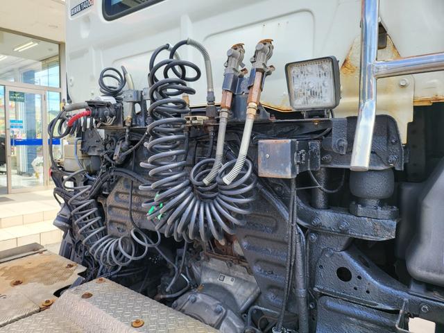 プロフィア 　オートマ　ターボ　積載量１１４００ｋｇ　排ガス適合　車検１年（32枚目）