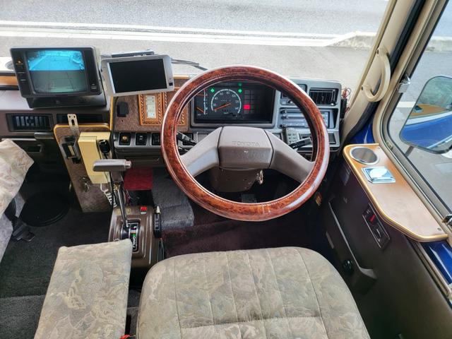コースター 　キャンピングバス　ターボ　７人乗り　トイレ　冷蔵庫　シャワー　オートマ　Ｂカメラ　車検２年　点検整備（12枚目）