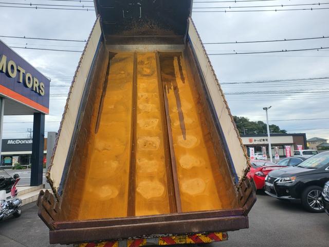 クオン 　大型ダンプ　積載量８８００ｋｇ　７速マニュアル　ターボ　車検１年（8枚目）