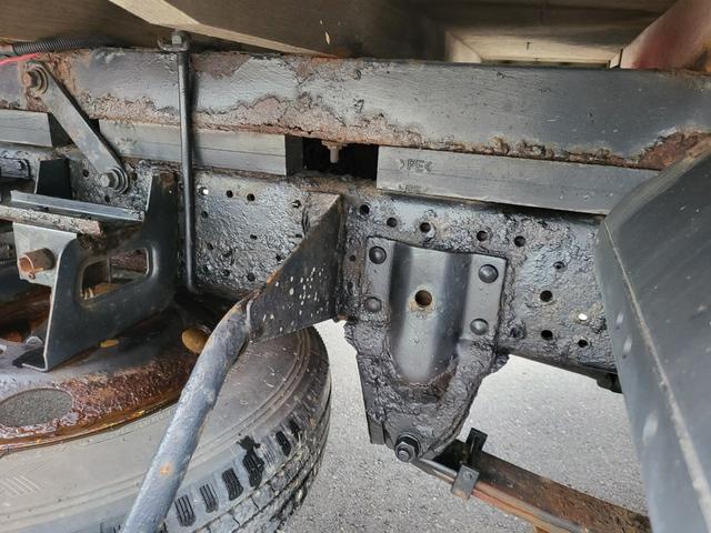 アトラストラック 　パワーゲート　積載量２０００ｋｇ　５速マニュアル　クラッチフリー　４ＨＬ１（11枚目）