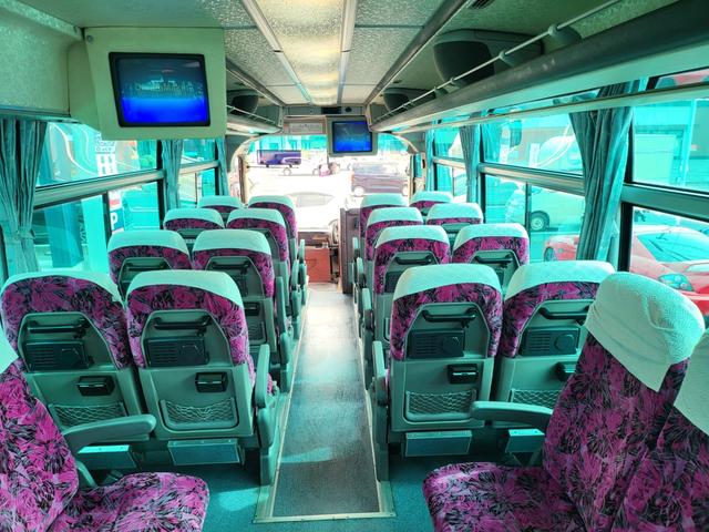 エアロミディ 　２９人乗り　観光バス　サロン仕様　６速ＭＴ　フィンガーシフト　ターボ　法定整備　車検１年　エアサス　自動ドア（4枚目）