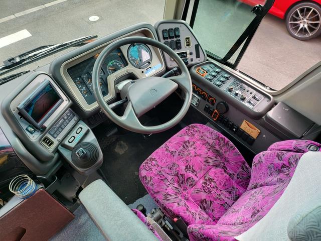 エアロミディ 　２９人乗り　観光バス　サロン仕様　６速ＭＴ　フィンガーシフト　ターボ　法定整備　車検１年　エアサス　自動ドア（6枚目）