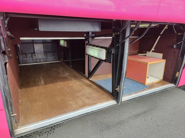 エアロミディ 　２９人乗り　観光バス　サロン仕様　６速ＭＴ　フィンガーシフト　ターボ　法定整備　車検１年　エアサス　自動ドア（15枚目）