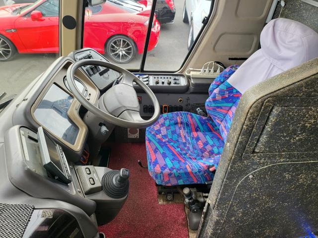 エアロミディ 　２９人乗り　観光仕様　サロン仕様　フィンガーシフト　ターボ　法定整備　車検１年　エアサス　自動ドア（6枚目）