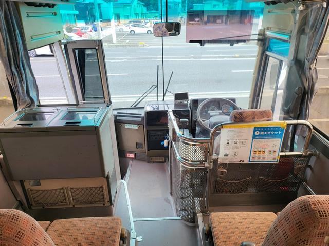 エアロミディ 　２９人乗り　観光バス　自動ドア　６速ＭＴ　エアサス　７ｍ　法定整備　車検１年（5枚目）