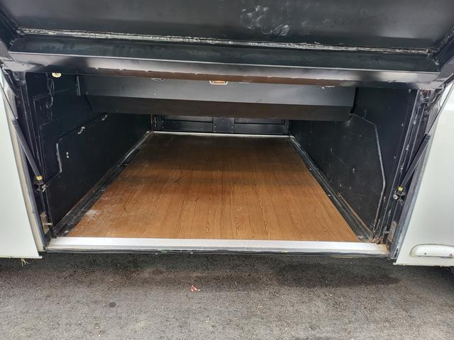 エアロミディ 　２９人乗り　観光バス　自動ドア　６速ＭＴ　エアサス　７ｍ　法定整備　車検１年（10枚目）