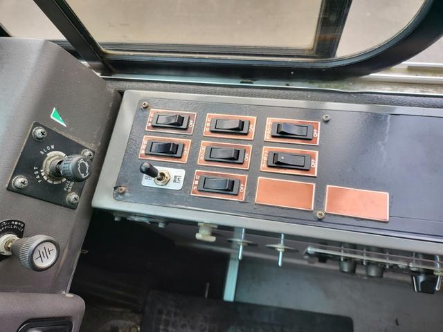 エアロミディ 　２９人乗り　観光バス　自動ドア　６速ＭＴ　エアサス　７ｍ　法定整備　車検１年（23枚目）