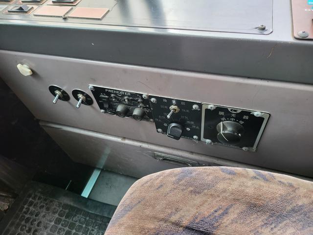 エアロミディ 　２９人乗り　観光バス　自動ドア　６速ＭＴ　エアサス　７ｍ　法定整備　車検１年（24枚目）