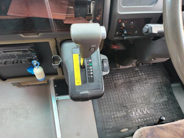 エアロミディ 　２９人乗り　観光バス　自動ドア　６速ＭＴ　エアサス　７ｍ　法定整備　車検１年（25枚目）