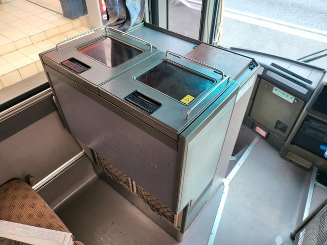 エアロミディ 　２９人乗り　観光バス　自動ドア　６速ＭＴ　エアサス　７ｍ　法定整備　車検１年（28枚目）