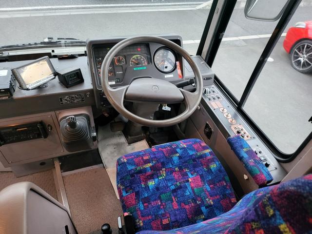 エアロミディ 46人乗り 排ガス適合 5速MT 自動ドア ステップヒーター 法定整備 車検1年(5枚目)