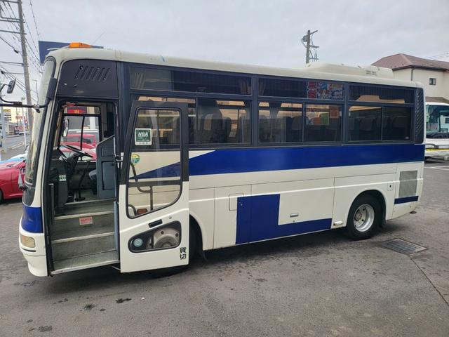エアロミディ 　２６人乗り　観光仕様　６速ＭＴ　自動ドア　ＥＴＣ　Ｂカメラ　エアサス　点検整備　車検１年　貫通トランク　ステップヒーター（10枚目）