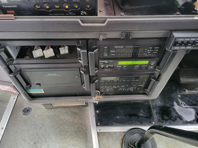 エアロミディ 　２６人乗り　観光仕様　６速ＭＴ　自動ドア　ＥＴＣ　Ｂカメラ　エアサス　点検整備　車検１年　貫通トランク　ステップヒーター（25枚目）