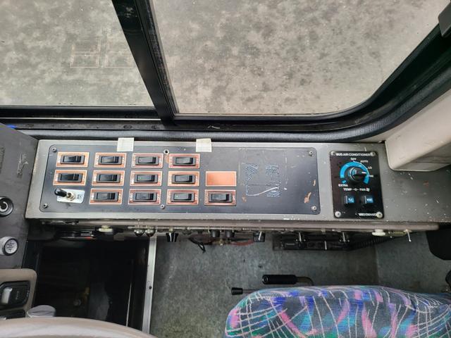 エアロミディ 　２６人乗り　観光仕様　６速ＭＴ　自動ドア　ＥＴＣ　Ｂカメラ　エアサス　点検整備　車検１年　貫通トランク　ステップヒーター（27枚目）