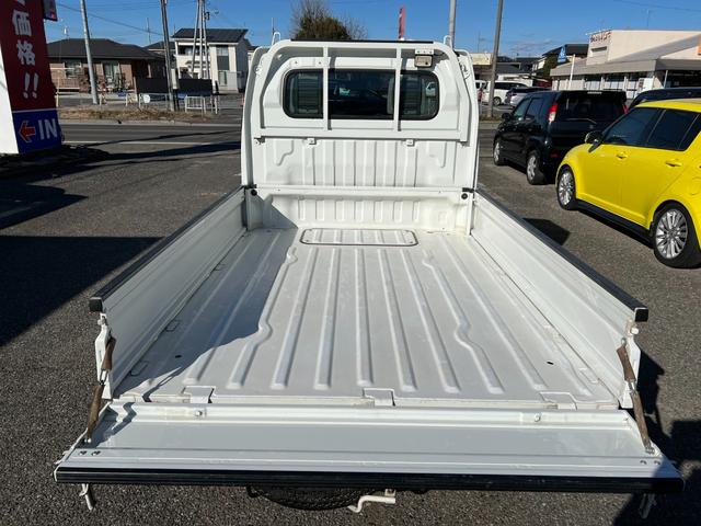 FC農繁仕様 新品タイヤ4本 ショートホイール 4WD 5MT 4H4L デフロック エアコン パワステ 鳥居 荷台作業灯 アッパーメンバガード リアゲートチェーン AM/FMラジオ スペアキー メッキドアミラー(12枚目)